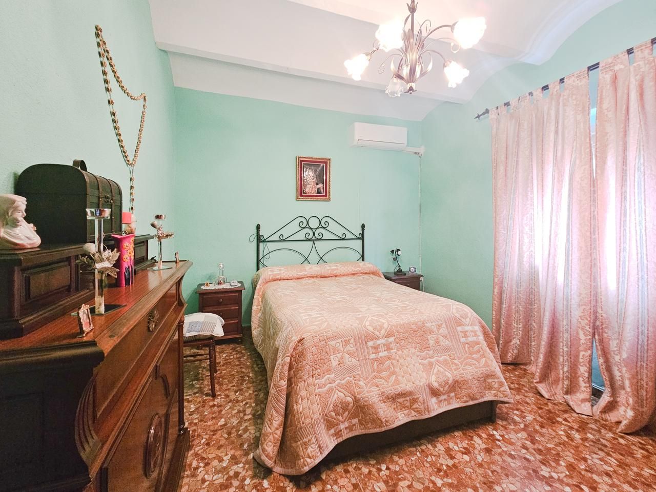 Bedroom of House or chalet for sale in Alcalá de Guadaira  with Air Conditioner and Storage room