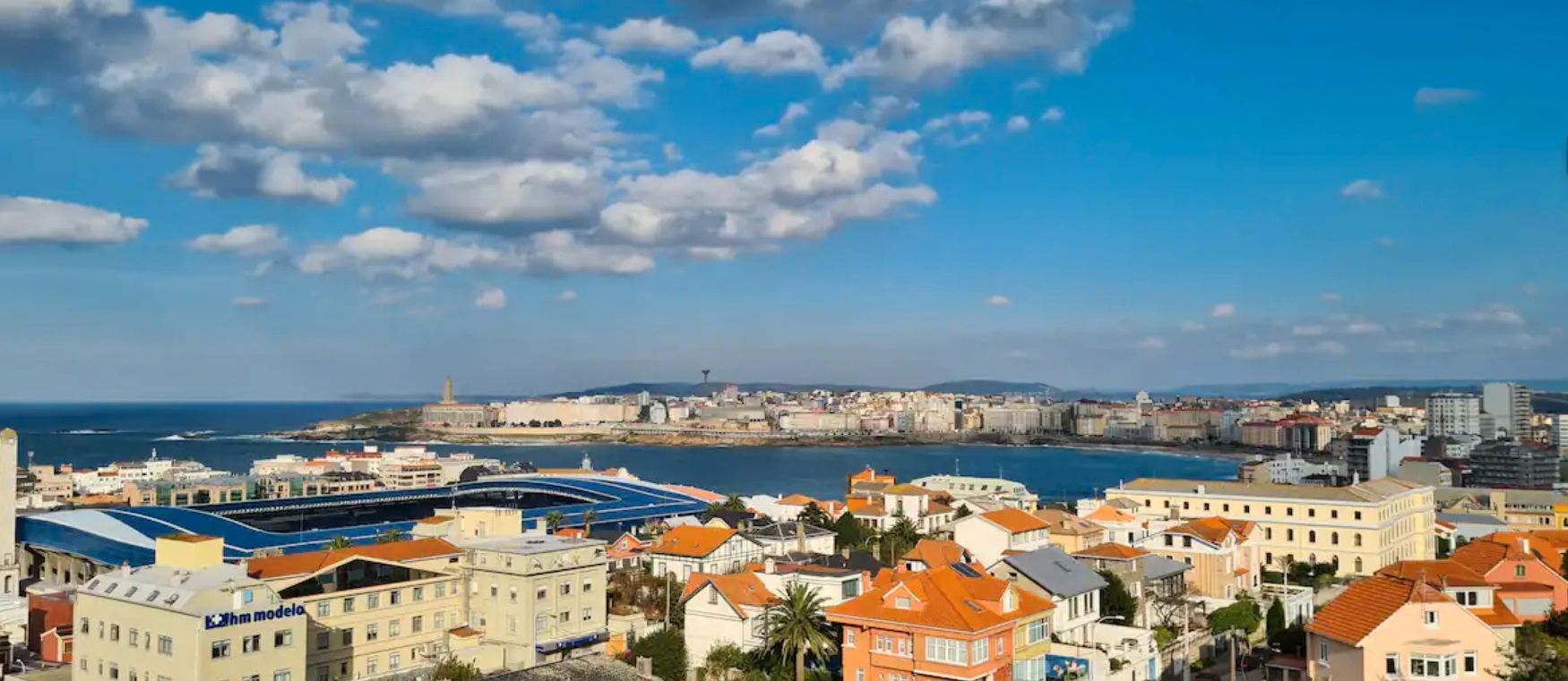 Vista exterior de Apartament de lloguer en A Coruña Capital  amb Aire condicionat, Calefacció i Jardí privat