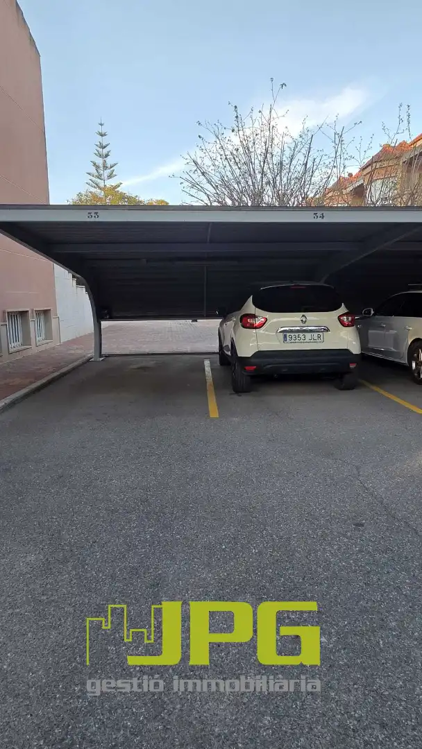 Aparcament de Casa adosada en venda en Sant Joan d'Alacant amb Aire condicionat, Calefacció i Jardí privat