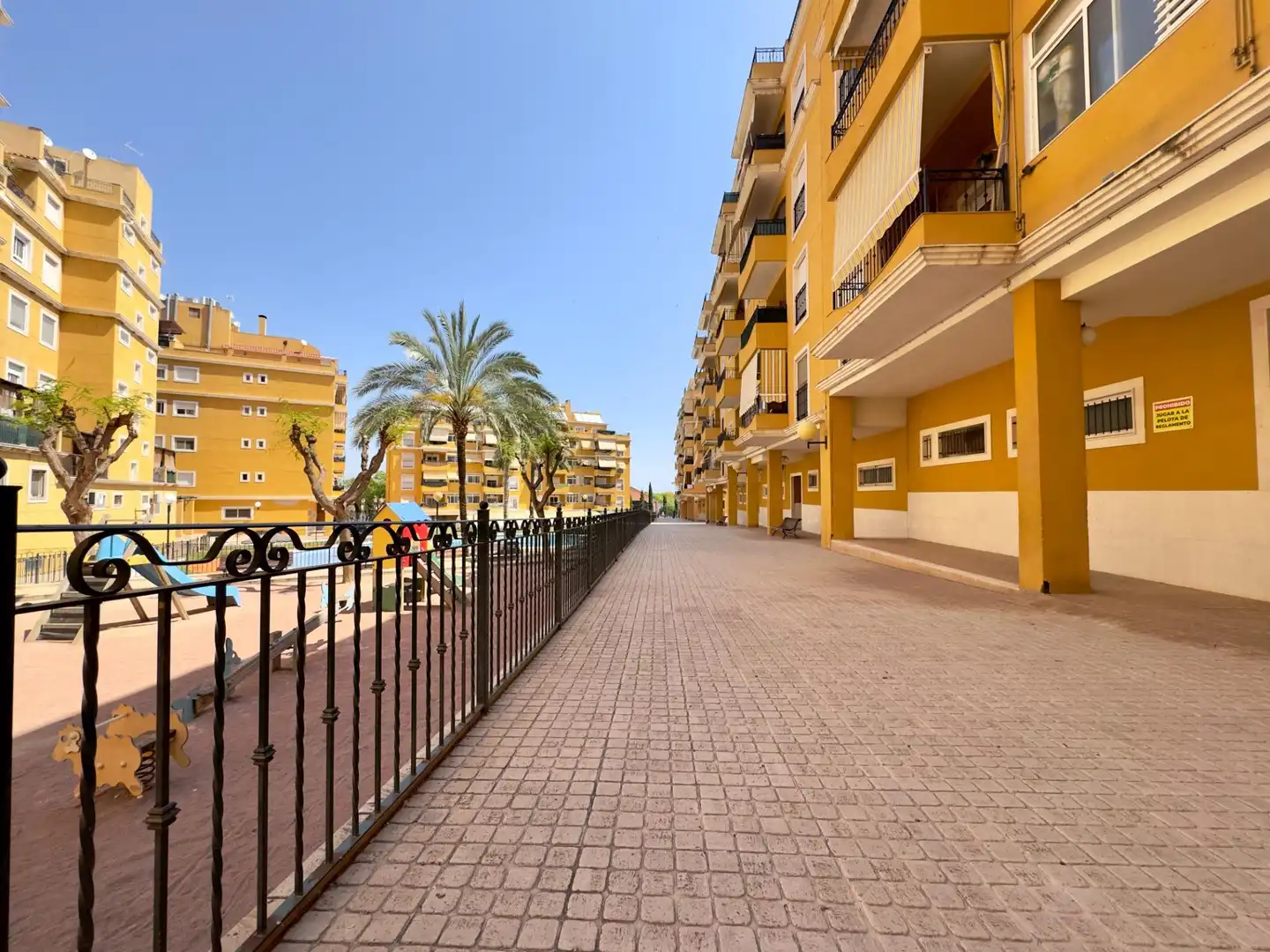 Vista exterior de Pis en venda en Aspe amb Calefacció, Jardí privat i Terrassa