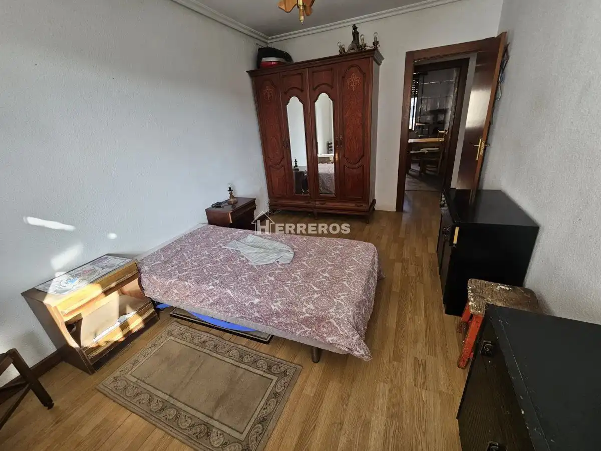 Bedroom of Flat for sale in  Logroño  with Heating, Parquet flooring and Terrace