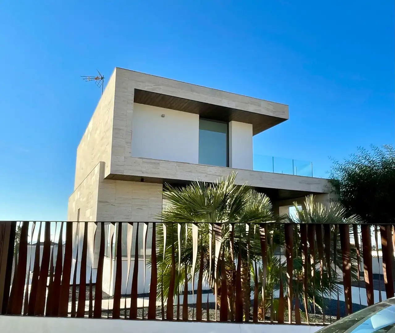 Vista exterior de Casa o xalet de lloguer en El Vendrell amb Aire condicionat, Calefacció i Jardí privat
