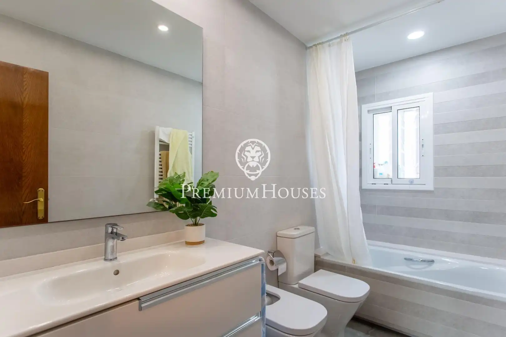 Baño de Casa o chalet en venta en Badalona con Aire acondicionado, Calefacción y Jardín privado