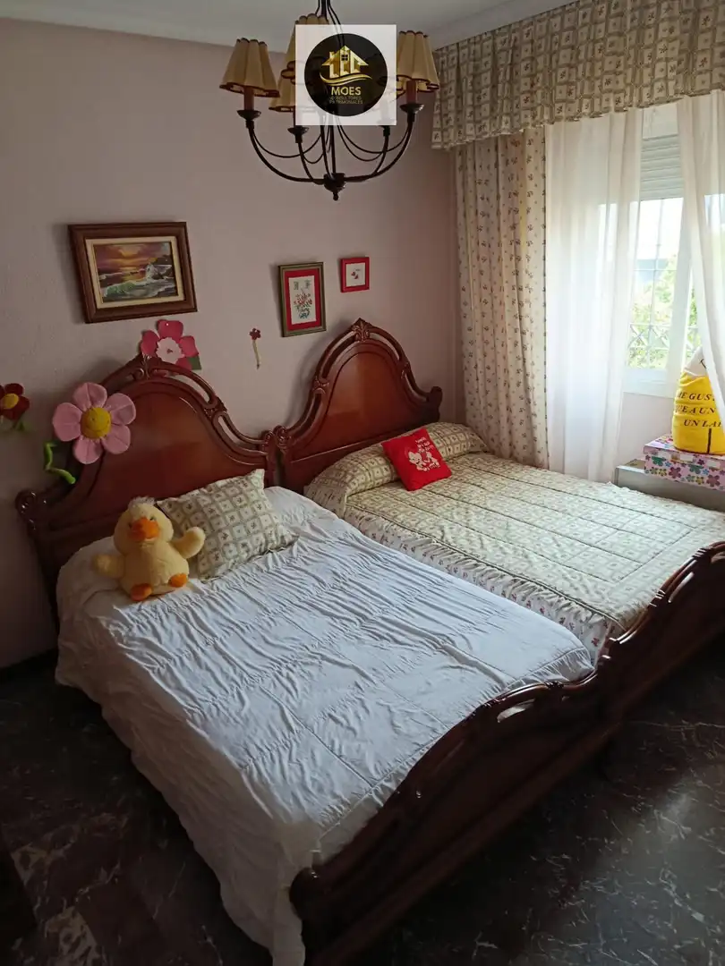 Dormitori de Casa o xalet en venda en Jaén amb Aire condicionat, Calefacció i Terrassa