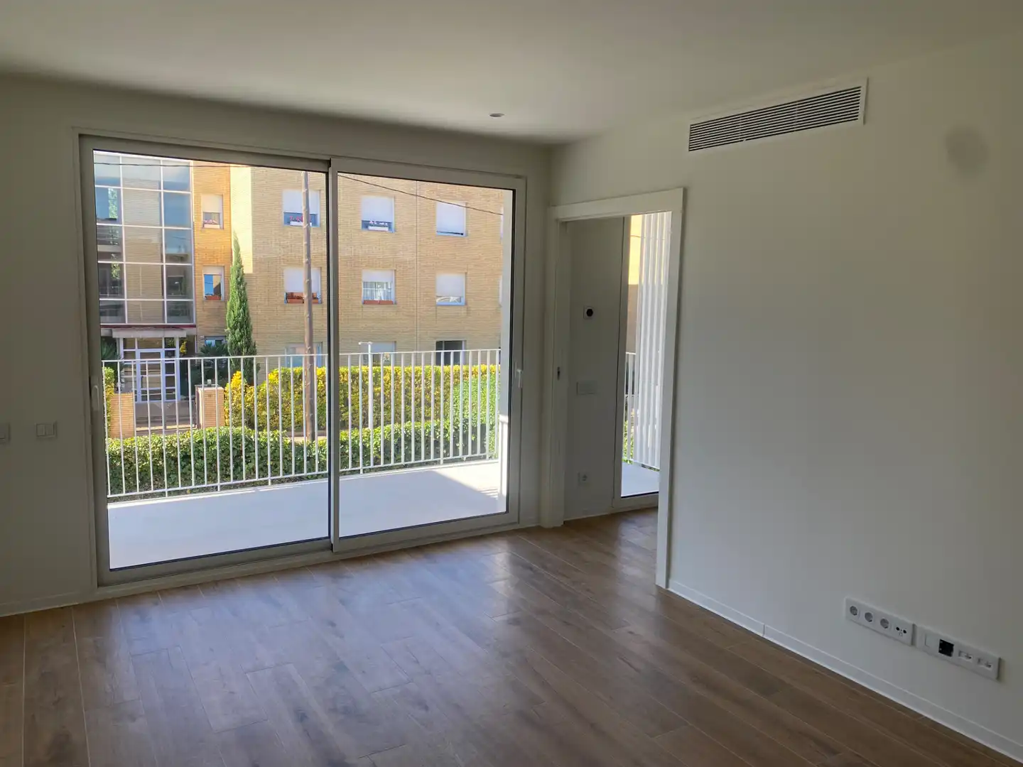 Piso de obra nueva con piscina en venta en Carrer d'Álvarez 25, imagen 4