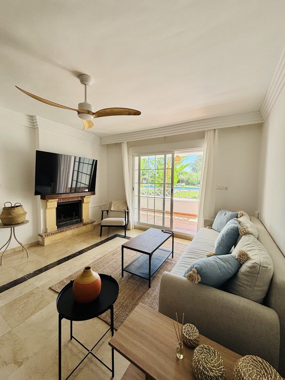 Sala d'estar de Planta baixa de lloguer en Marbella amb Aire condicionat, Calefacció i Terrassa