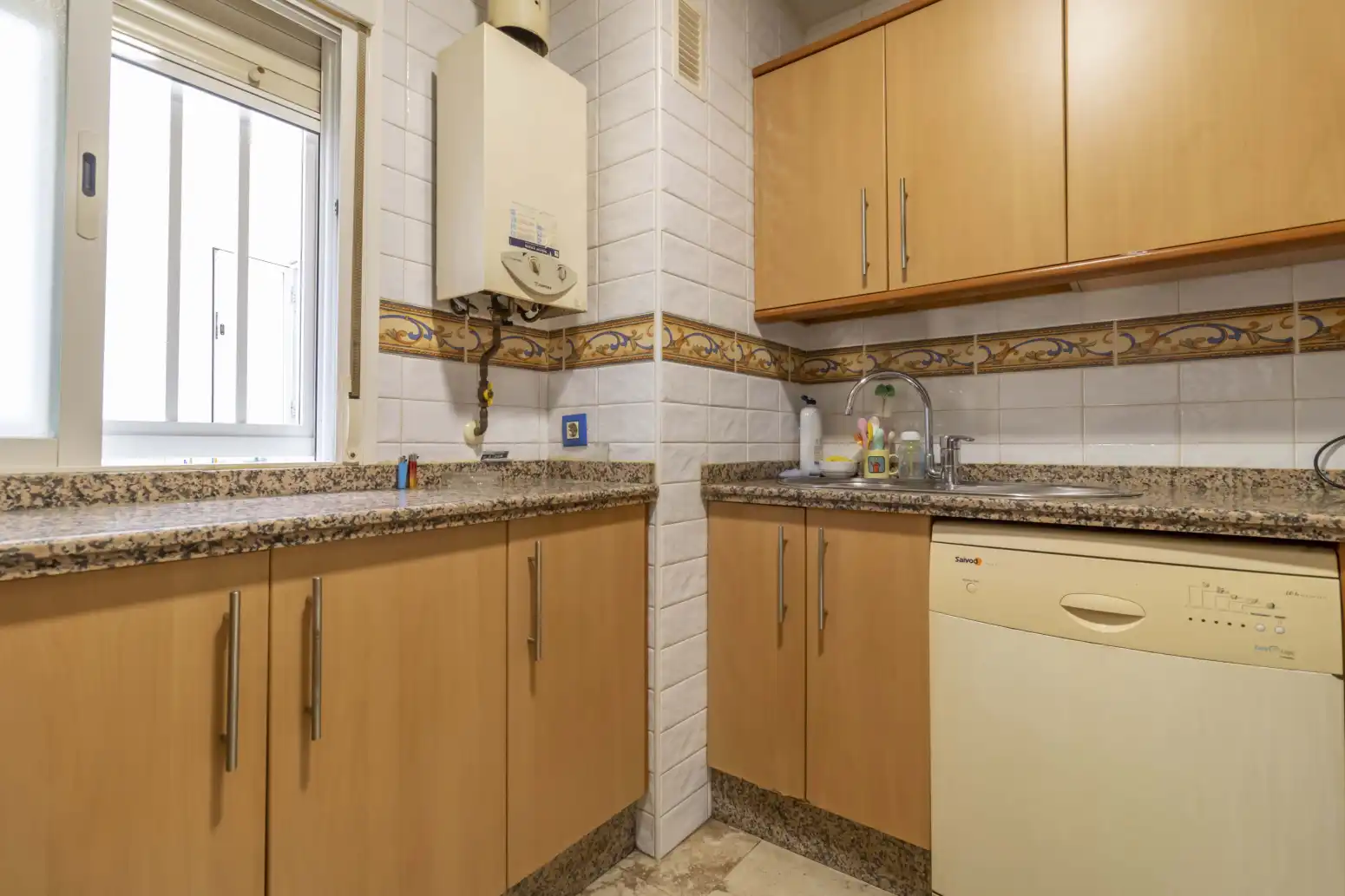Cocina de Piso en venta en Sevilla con Aire acondicionado, Jardín privado y Piscina