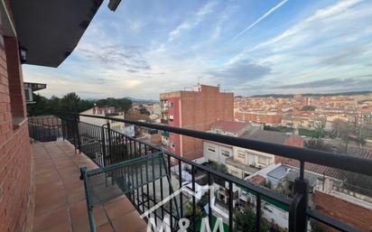 Vista exterior de Dúplex en venda en Rubí amb Parquet, Terrassa i Balcó