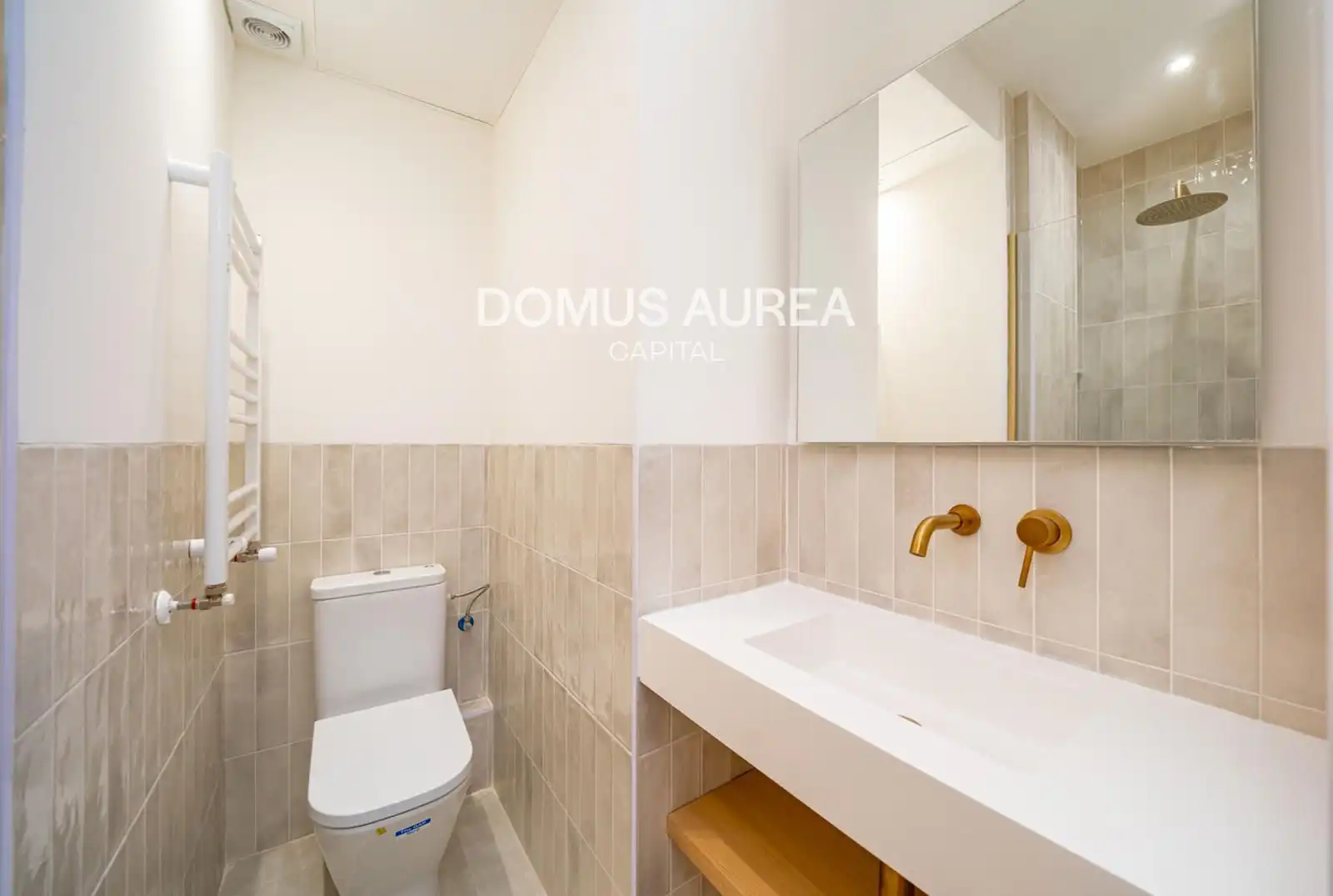Bathroom of Flat for rent in Madrid  with Air Conditioner, Heating and Parquet flooring