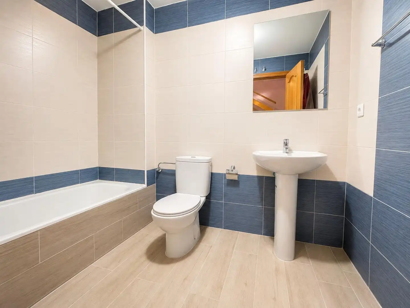 Baño de Casa adosada en venta en Valdemoro con Calefacción, Jardín privado y Terraza