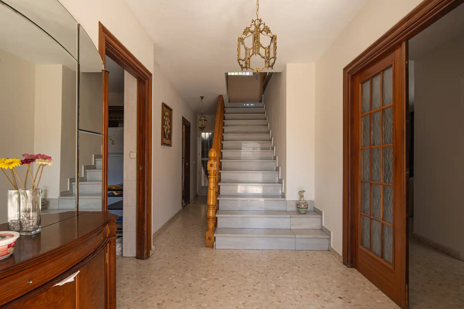 Einfamilien-Reihenhaus zum Verkauf in Granada mit Klimaanlage, Privatgarten und Terrasse