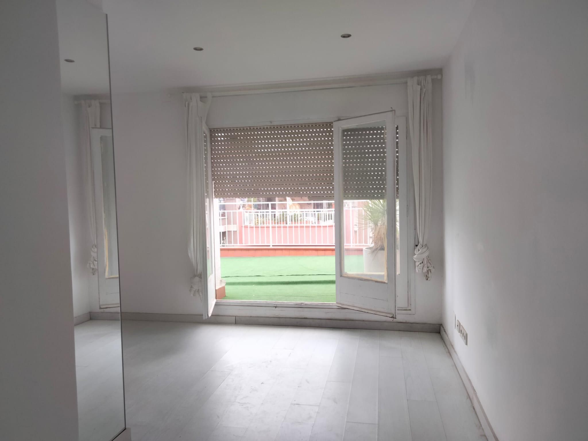 Dormitori de Àtic en venda en  Barcelona Capital amb Parquet i Terrassa