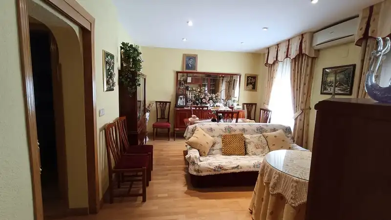 Sala d'estar de Edifici en venda en Madrid