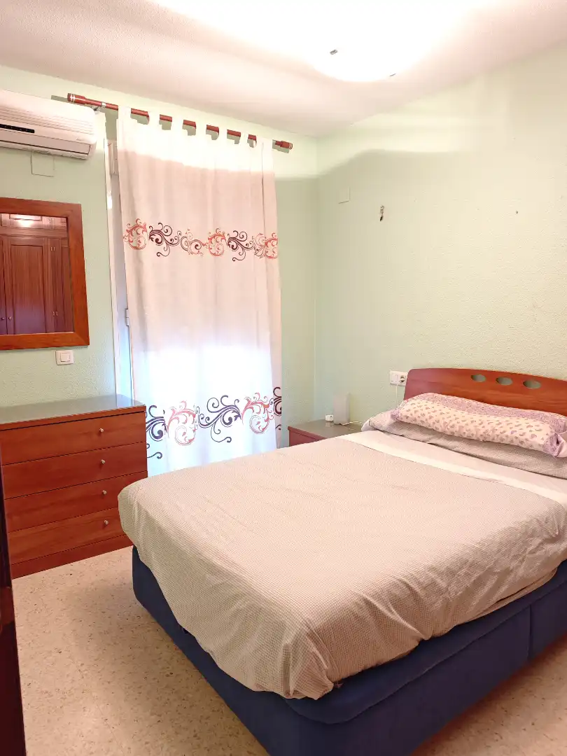 Dormitori de Dúplex en venda en Dos Hermanas amb Aire condicionat, Jardí privat i Terrassa