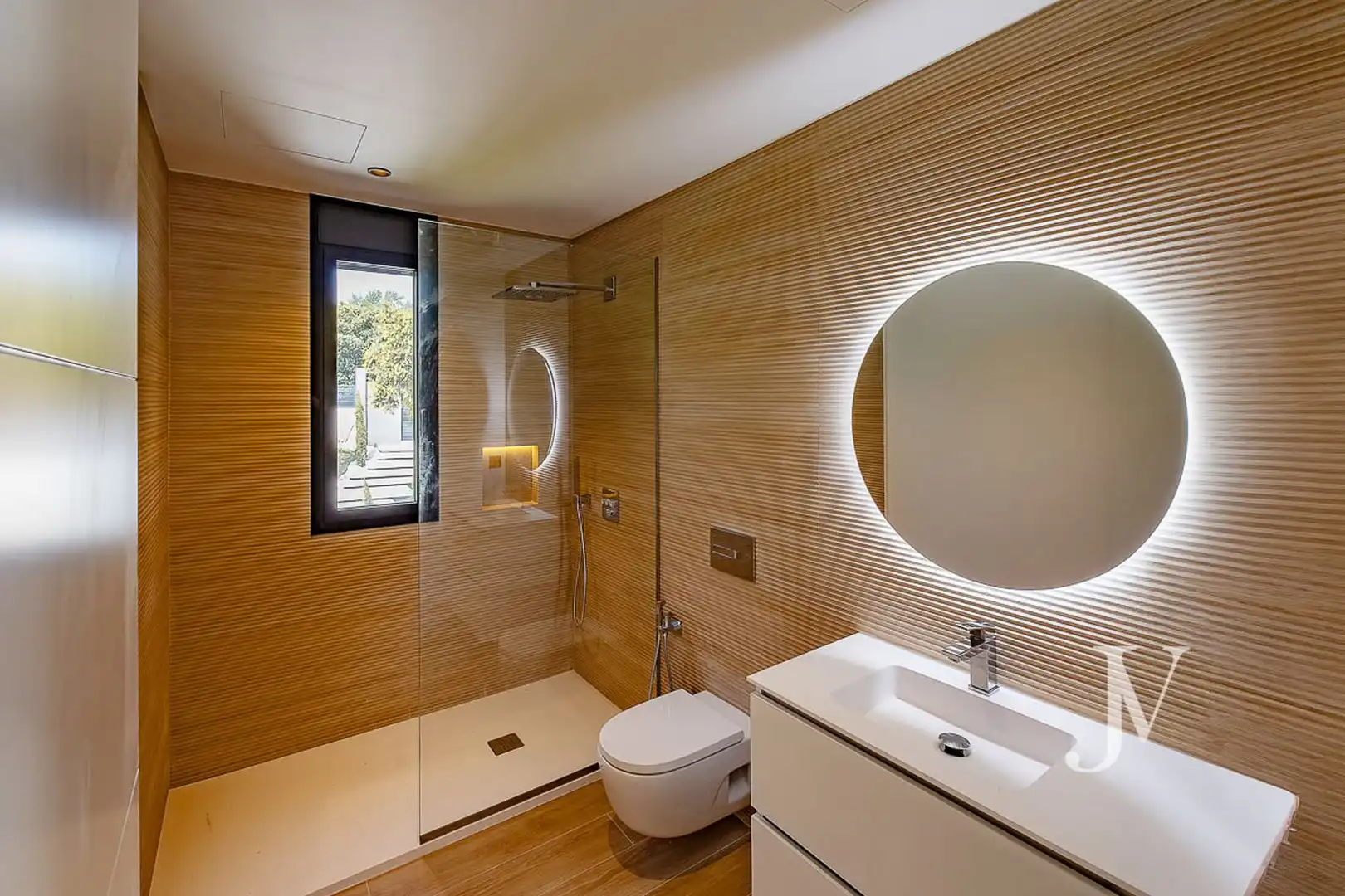 Badezimmer von Haus oder Chalet zum Verkauf in Ciudalcampo mit Klimaanlage, Heizung und Privatgarten