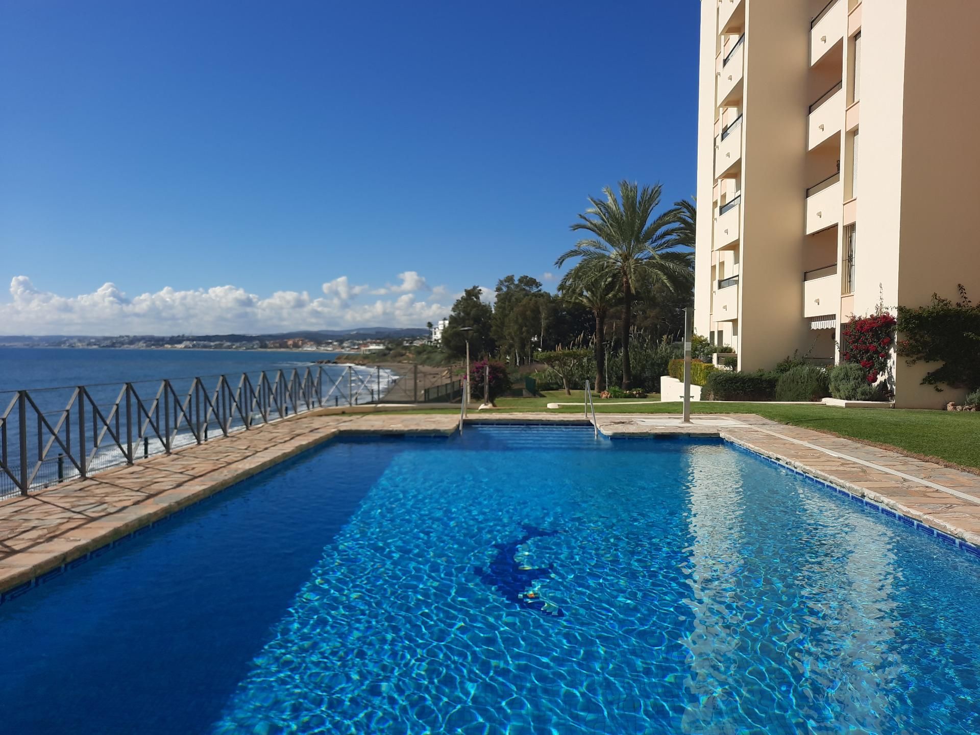 Piscina de Apartamento en venta en Estepona con Aire acondicionado, Calefacción y Terraza