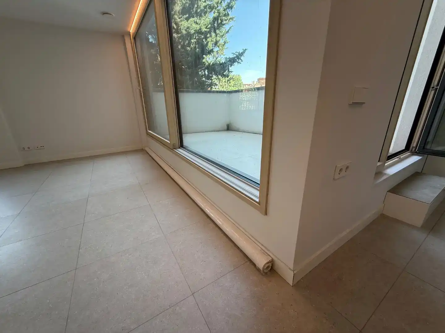 Terrasse von Wohnung zur Miete in  Madrid Capital mit Klimaanlage und Schwimmbad