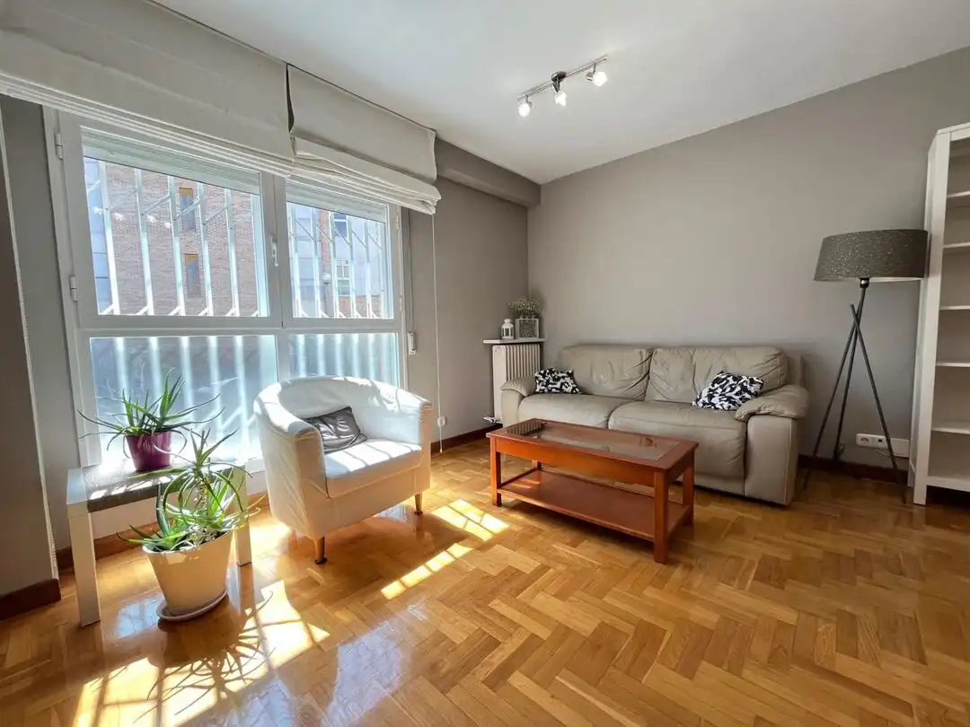 Sala de estar de Piso en venta en Barañáin / Barañain con Calefacción, Trastero y Amueblado