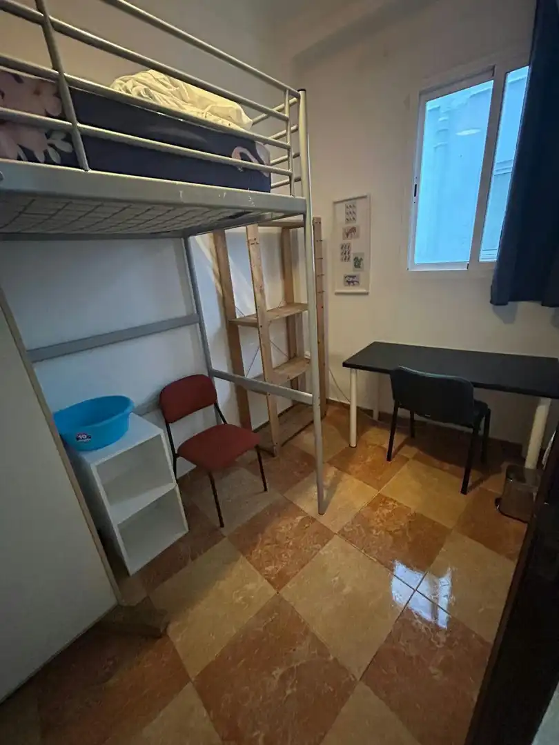 Schlafzimmer von Wohnung zur untervermieten in Sevilla mit Klimaanlage, Möbliert und Waschmaschine