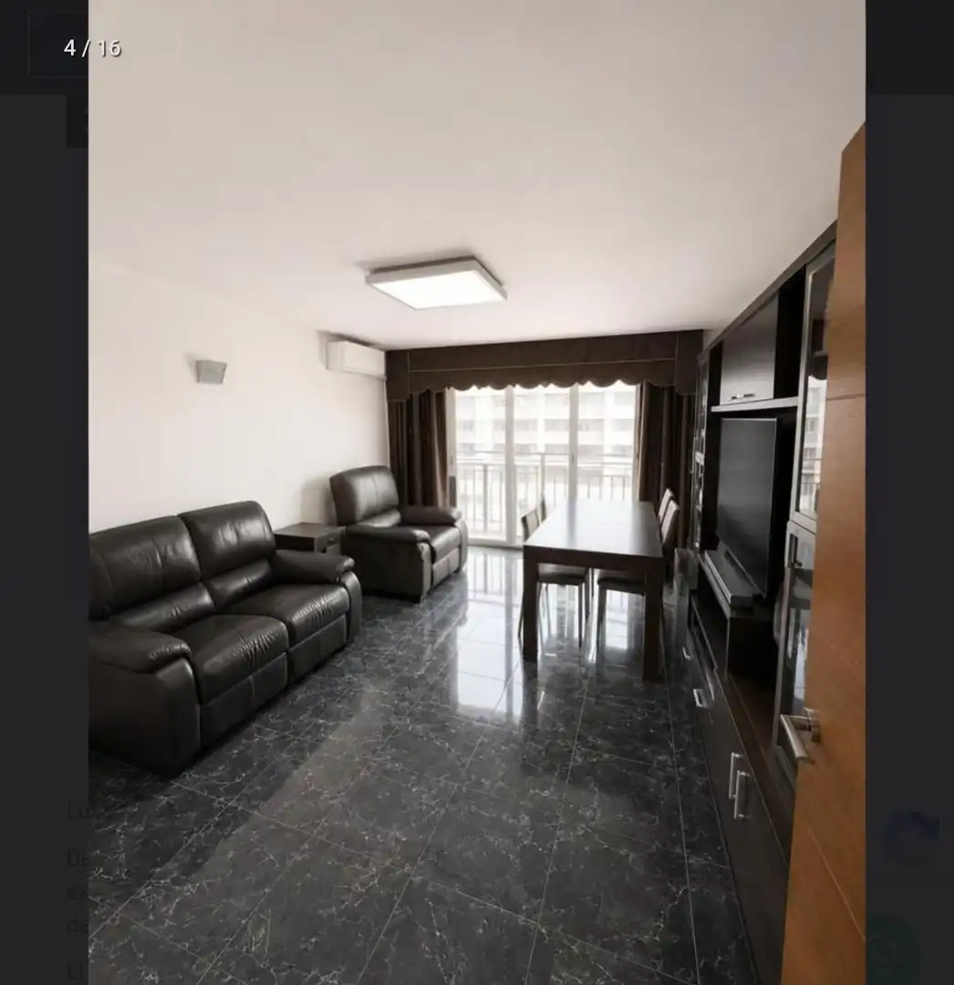 Sala de estar de Ático en venta en L'Hospitalet de Llobregat