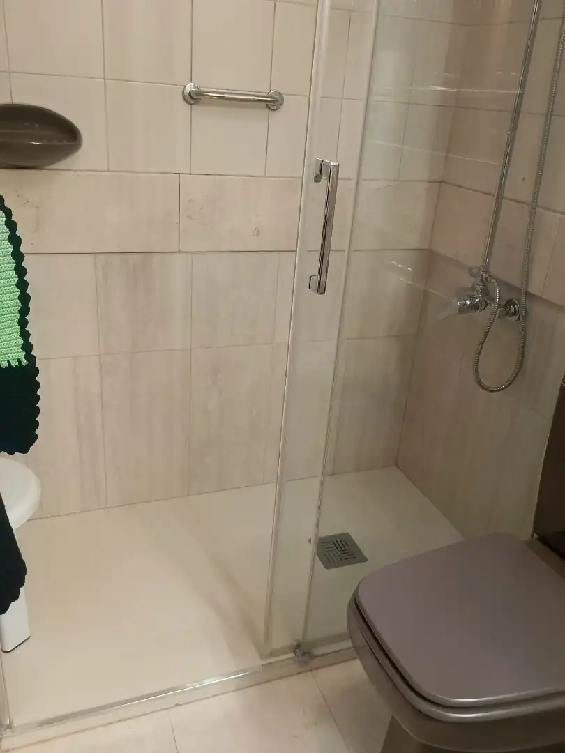 Baño de Piso de alquiler en Oviedo  con Calefacción, Parquet y Amueblado