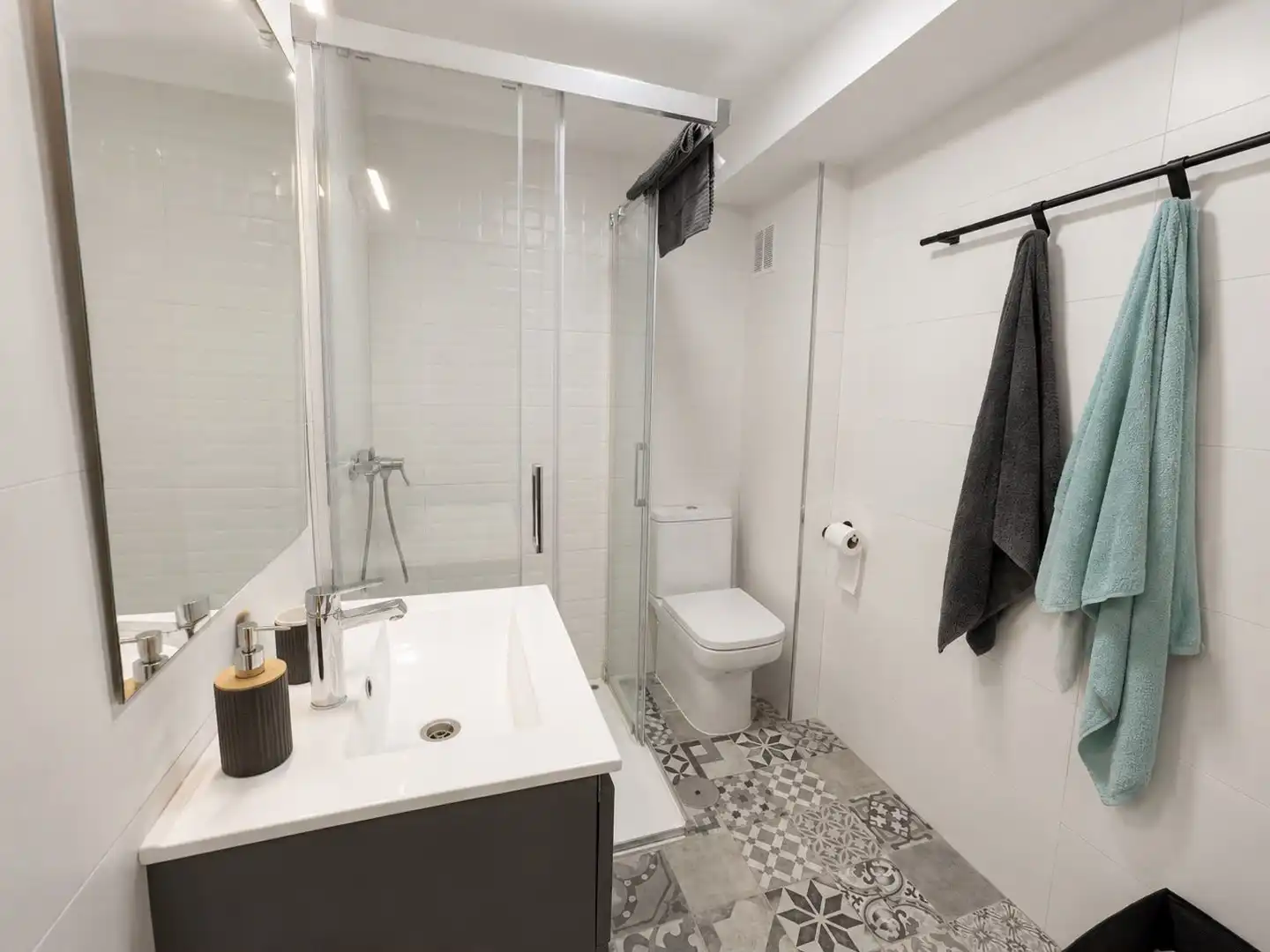 Bathroom of Flat for sale in Málaga  with Air Conditioner and Heating