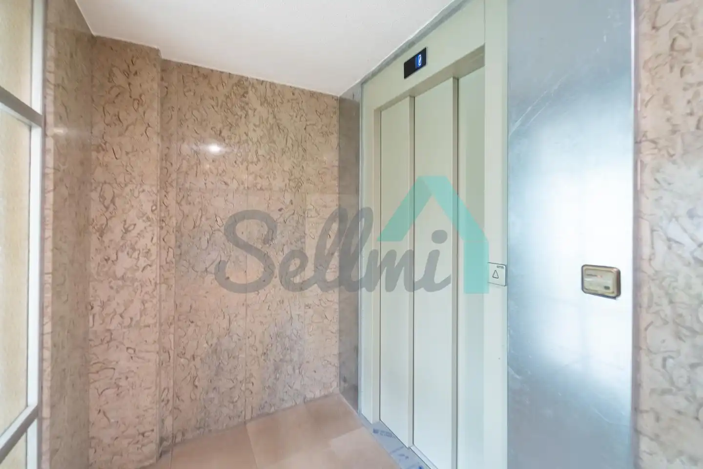 Piso en venta en Oviedo  con Calefacción, Terraza y Trastero