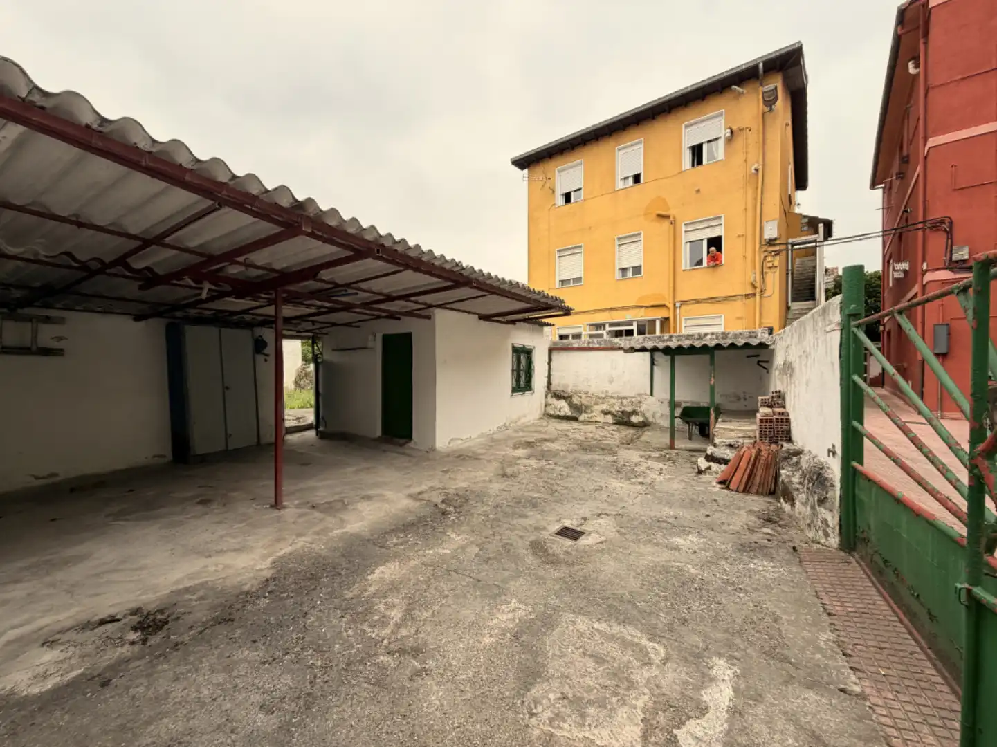 Vista exterior de Residencial en venta en Torrelavega 
