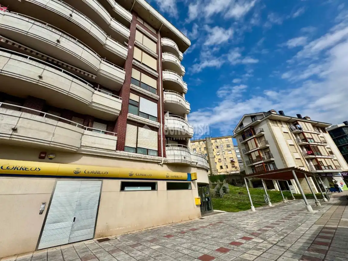 Vista exterior de Piso en venta en El Astillero   con Calefacción, Parquet y Terraza