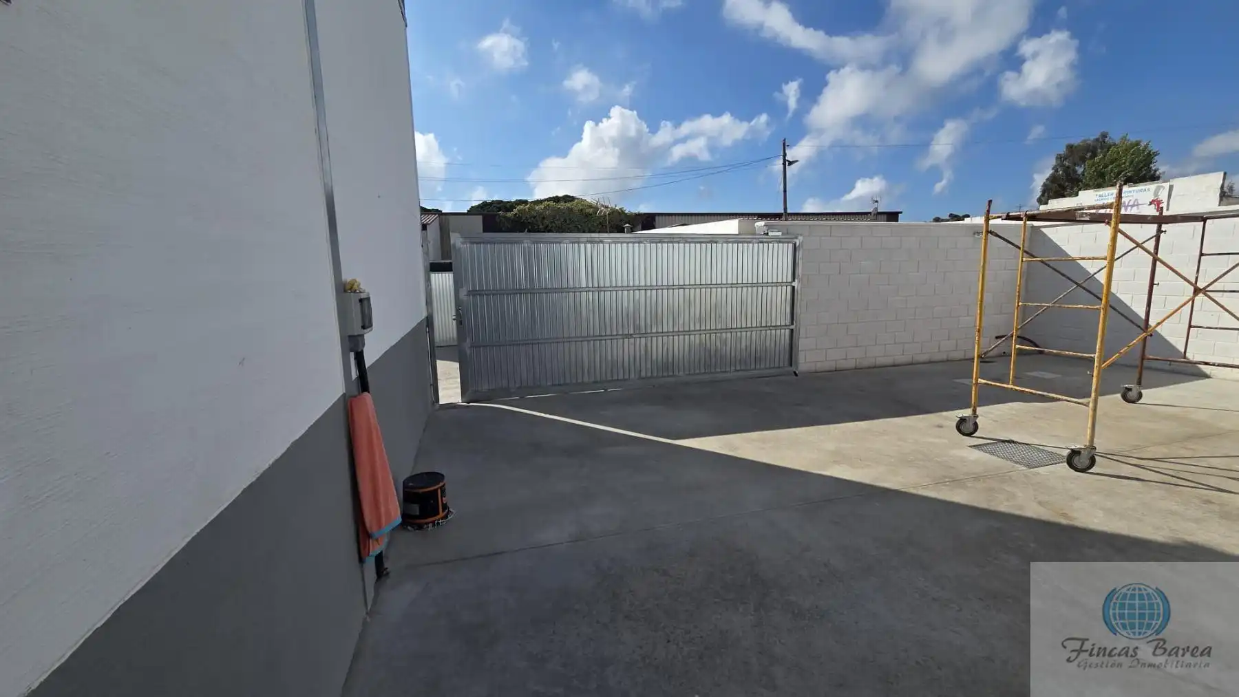 Parking of Industrial buildings for rent in Las Lagunas
