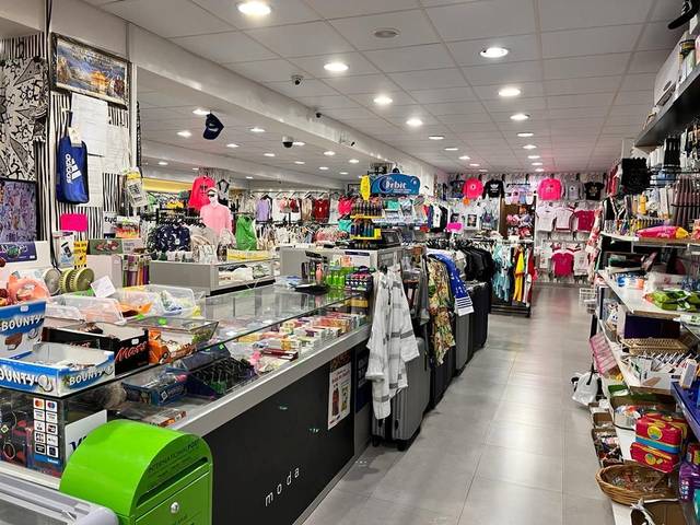 Local comercial en Alquiler en S'Arenal