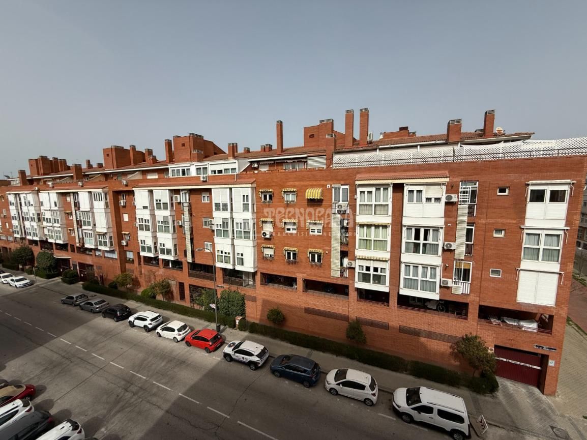 Vista exterior de Piso en venta en  Madrid Capital con Aire acondicionado, Calefacción y Parquet