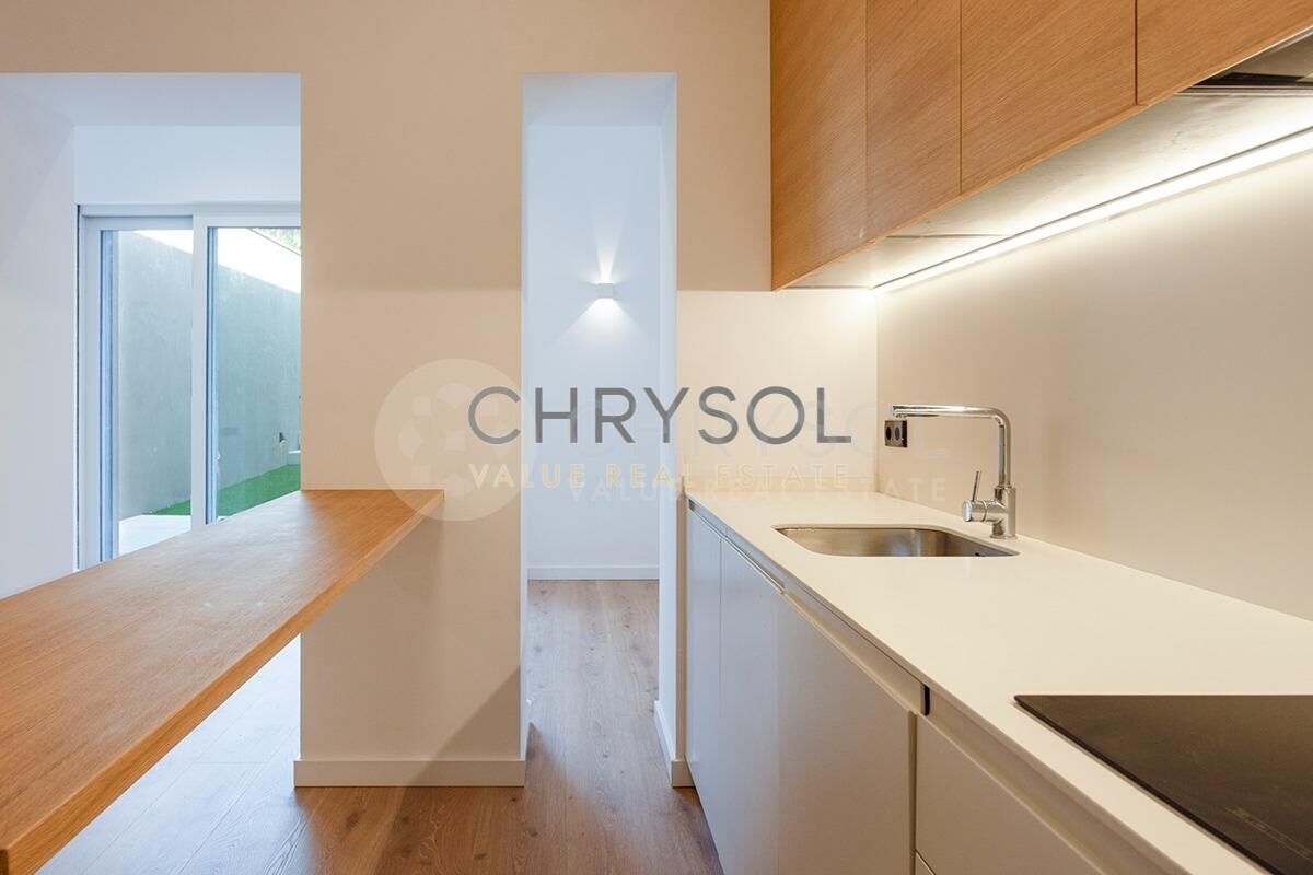 Küche von Erdgeschoss zum Verkauf in  Barcelona Capital mit Klimaanlage und Terrasse