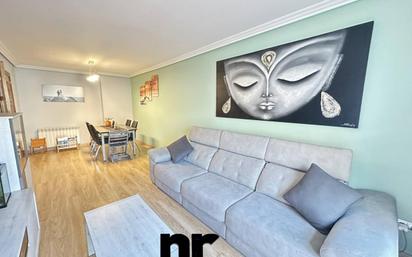 Sala d'estar de Dúplex en venda en Ripollet amb Aire condicionat, Calefacció i Parquet