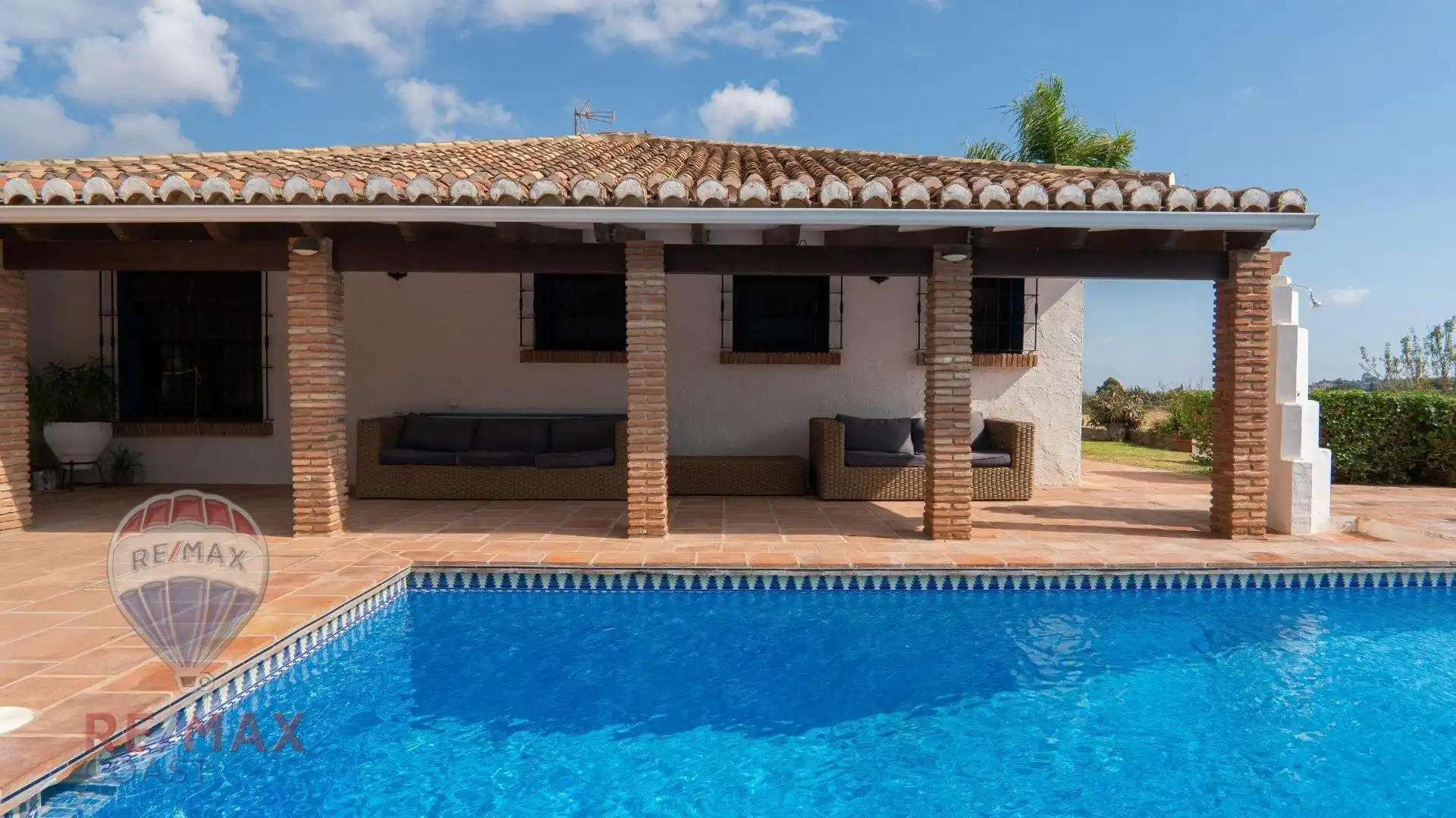 Piscina de Casa o xalet en venda en Alhaurín de la Torre amb Aire condicionat, Jardí privat i Terrassa