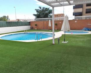 Swimming pool of Flat for sale in  Granada Capital