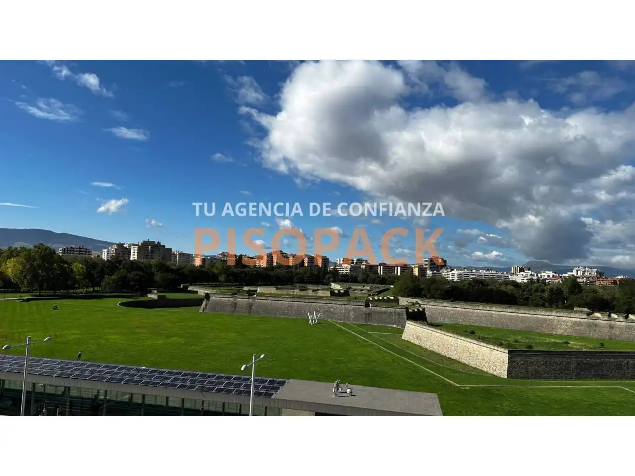Vista exterior de Piso en venta en  Pamplona / Iruña con Calefacción, Terraza y Balcón