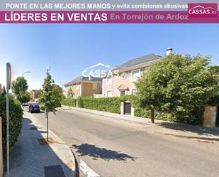 Exterior view of Single-family semi-detached for sale in Torrejón de Ardoz  with Air Conditioner, Heating and Private garden