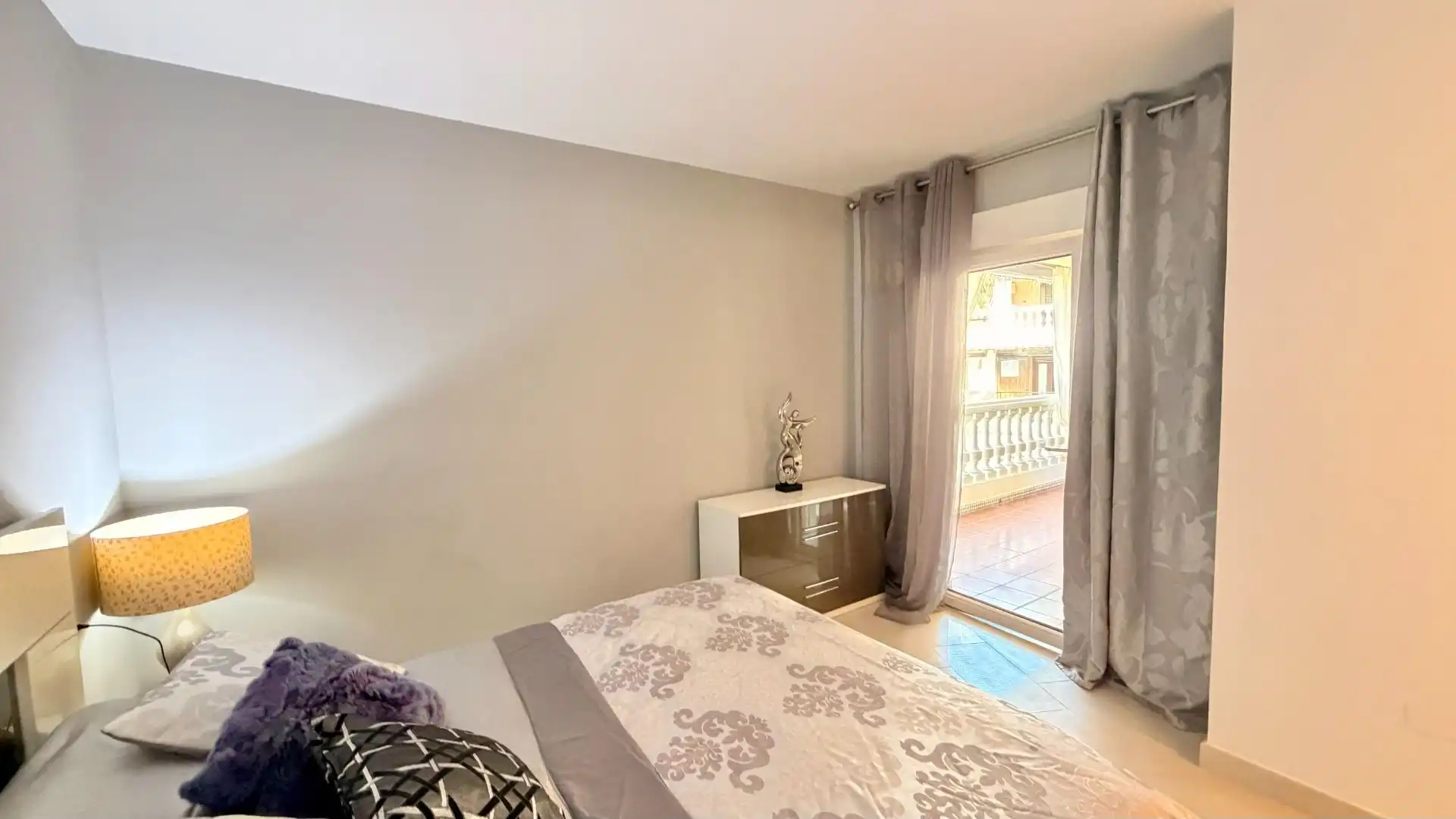 Habitación de Apartamento en venta en Torrevieja con Aire acondicionado, Terraza y Amueblado