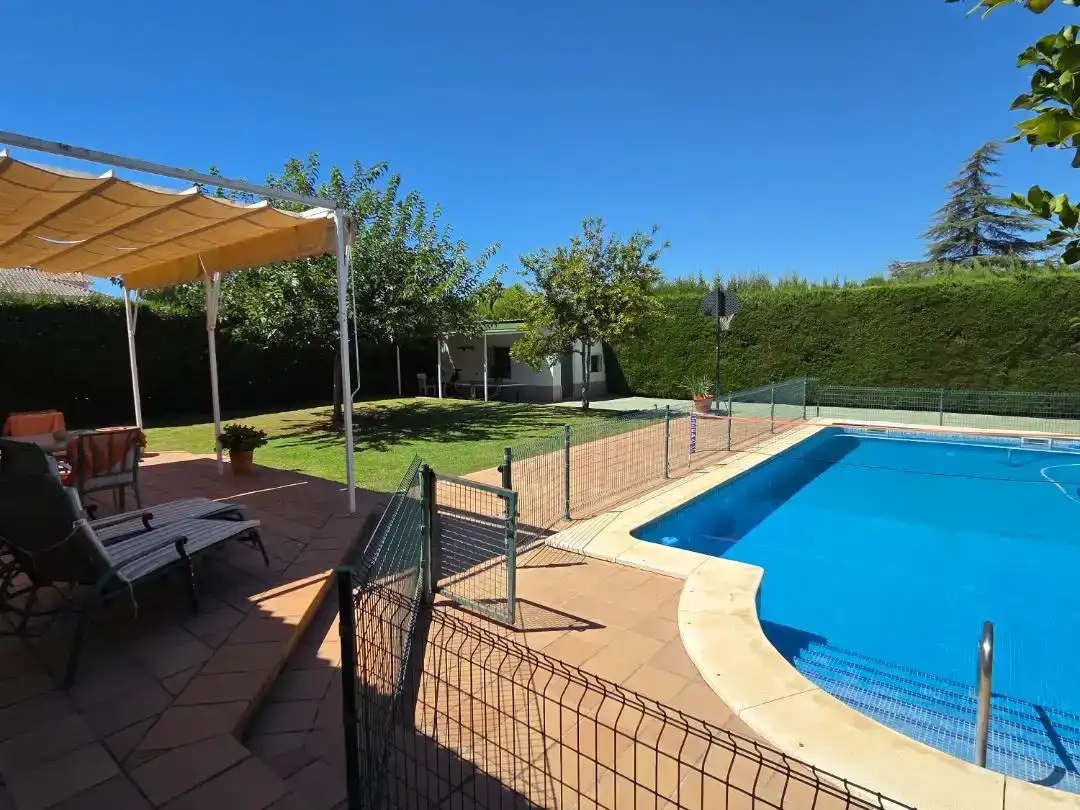 Piscina de Casa o xalet en venda en Espartinas amb Aire condicionat i Piscina