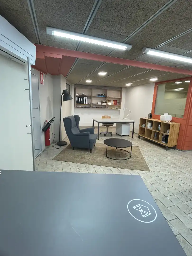 Büro zur Miete in Lleida mit Klimaanlage, Heizung und Abstellraum
