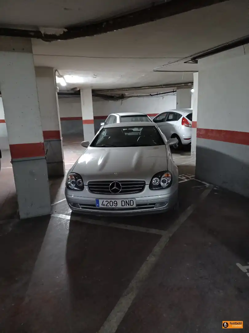 Moto in affitto a Avinguda del President Companys, imagen 3