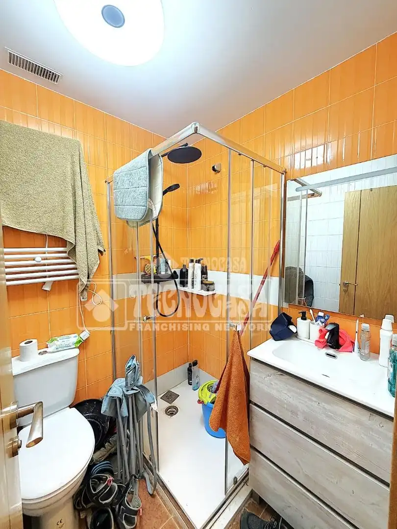 Baño de Piso en venta en Chillarón de Cuenca con Calefacción y Terraza