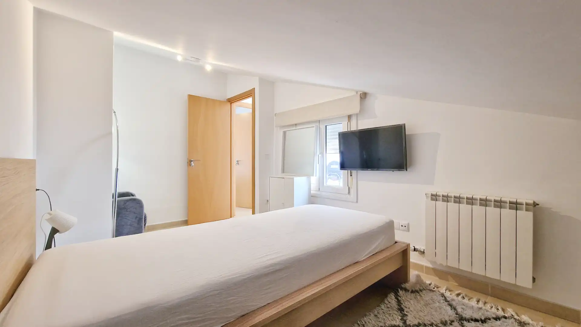 Dormitori de Dúplex en venda en Andorra (Teruel) amb Calefacció, Terrassa i Moblat