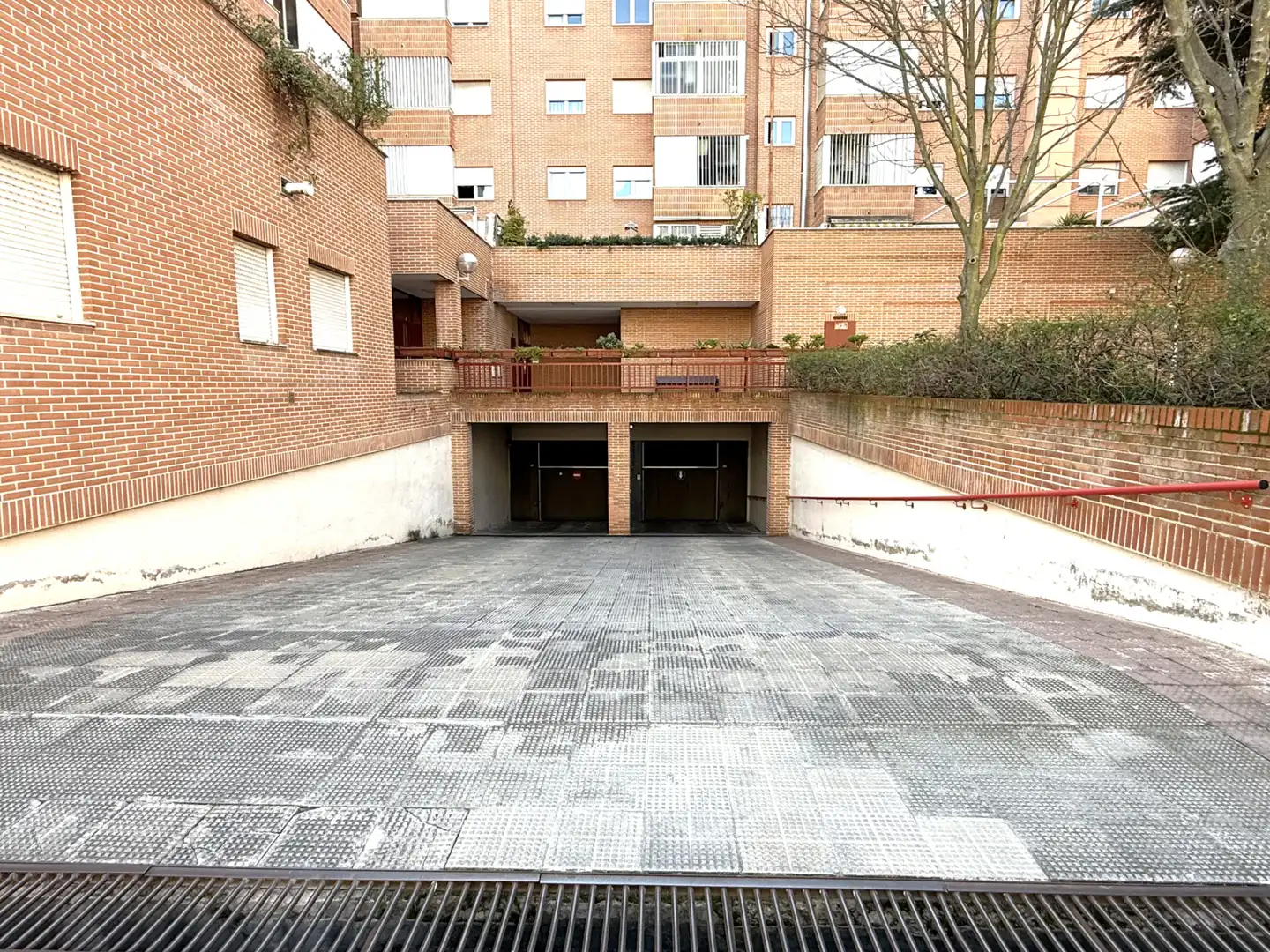 Parking de Piso en venta en Alcorcón con Calefacción, Jardín privado y Amueblado