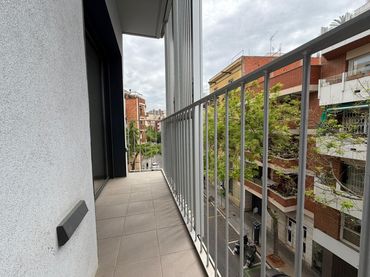 Piso con balcón en venta en De Vallseca 5