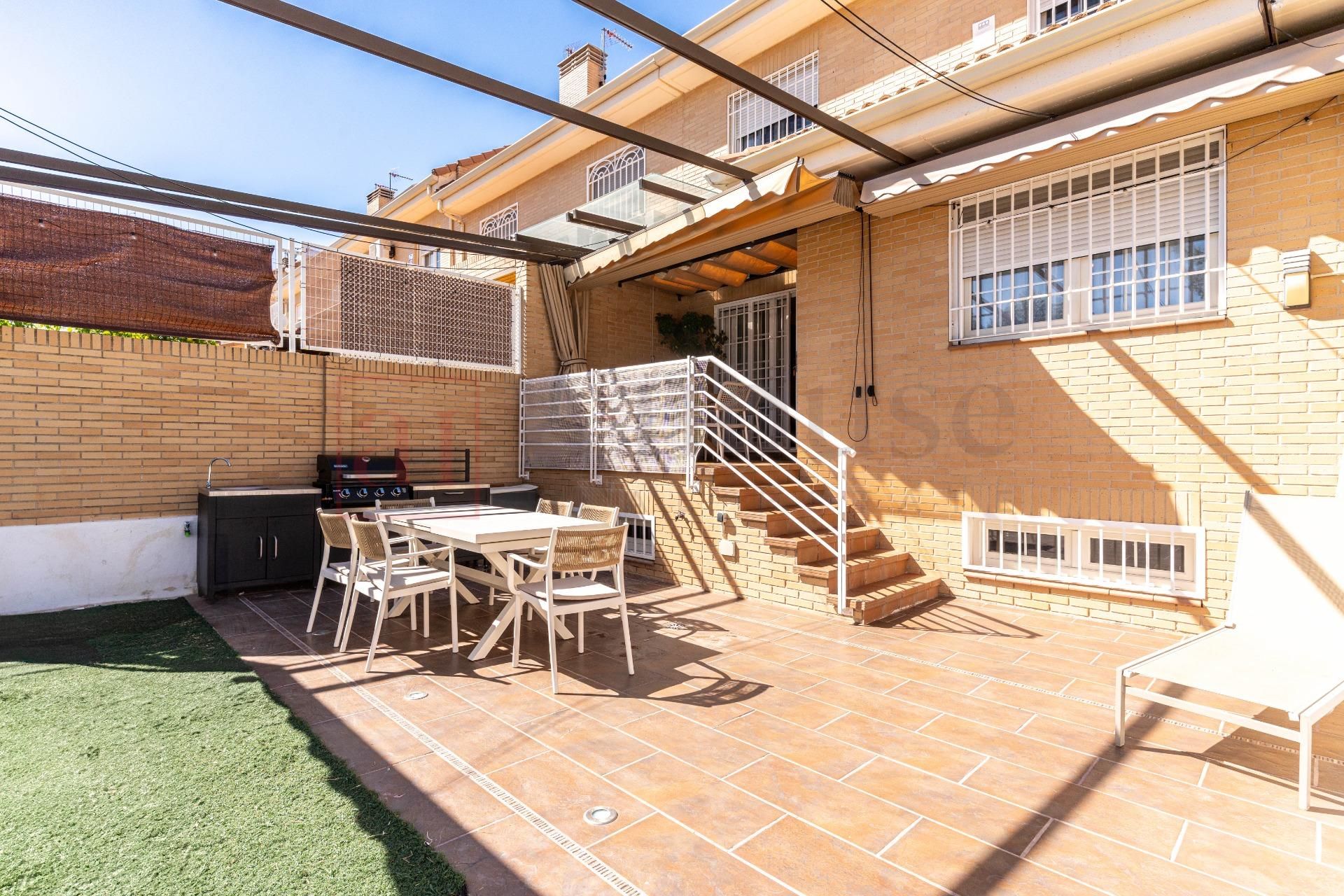 Terrace of House or chalet for sale in Valdemoro  with Air Conditioner, Heating and Private garden