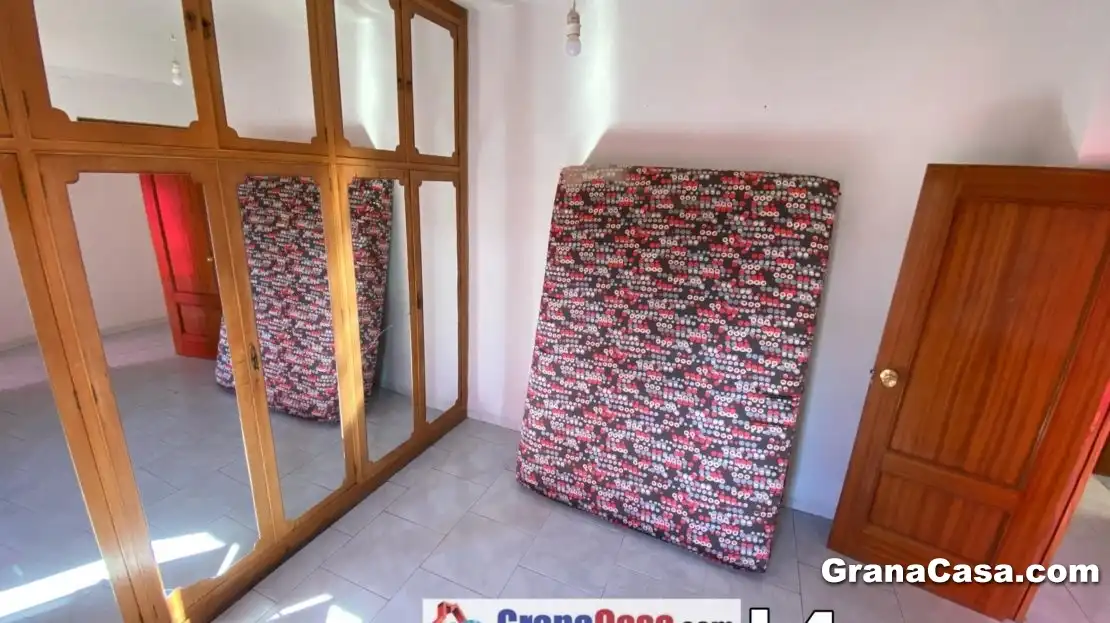 Schlafzimmer von Wohnung zur untervermieten in Granada mit Klimaanlage, Heizung und Möbliert