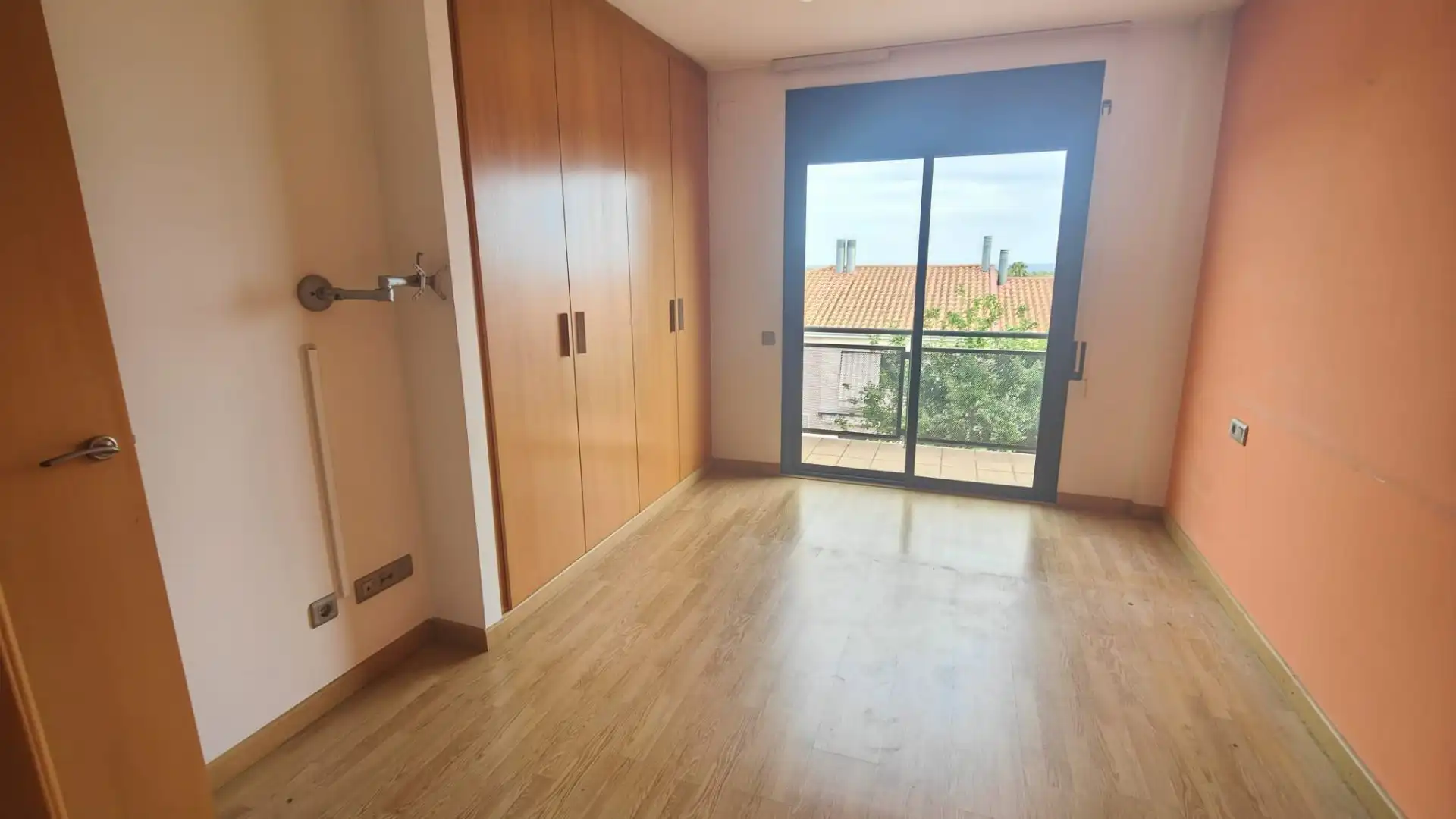 Dormitori de Casa adosada en venda en Vilanova i la Geltrú amb Calefacció, Jardí privat i Terrassa