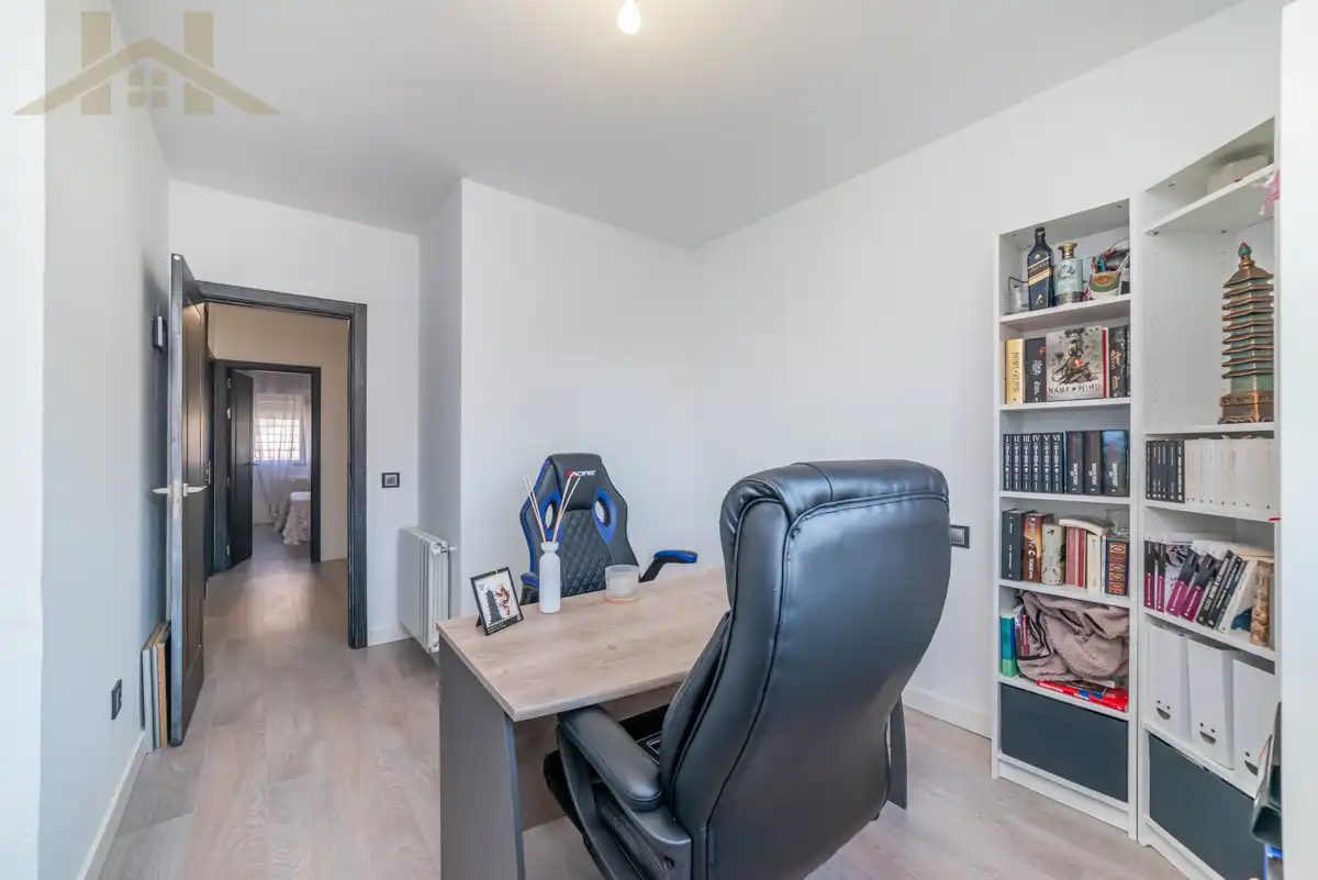 Casa aparellada amb jardí en venda a Calle Camilo José Cela, imagen 13